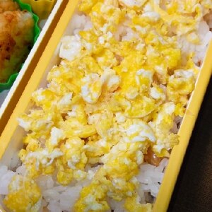 素朴な味わい✳おかかと炒り卵のお弁当